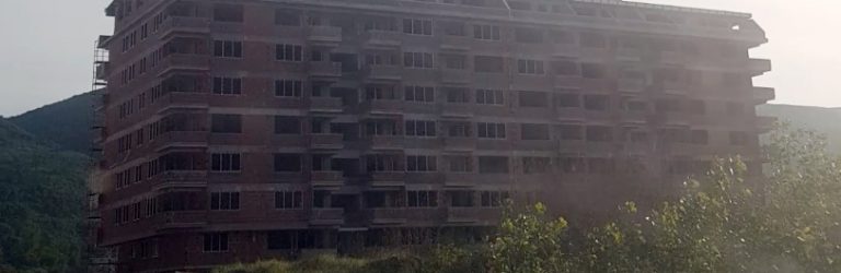 Foto e siguruar nga VMRO-DPMNE, ku sipas tyre kjo është njëra nga ndërtesat që ndërton vëllai i kryeministrit, Vice Zaev