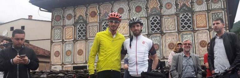 Senadi dhe Amiri nga Tetova u nisën me biçikleta për në Haxh